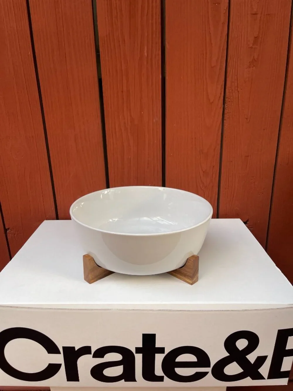 NIB Crate&Barrel Oven-to-Table Serving Bowl with Dark Wood Trivet
